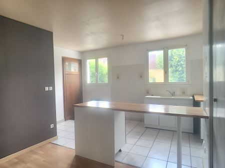 Appartement à louer - 3 pièces - 55 m2 - PARON - 89 - BOURGOGNE