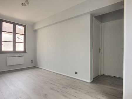 Appartement à louer - 2 pièces - 30 m2 - SENS - 89 - BOURGOGNE