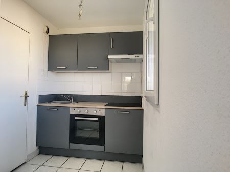 Appartement à louer - 3 pièces - 54 m2 - SENS - 89 - BOURGOGNE