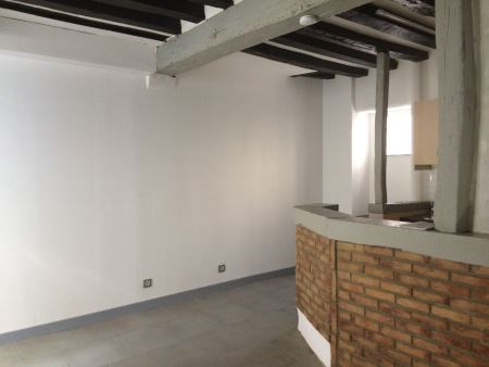 Appartement à louer - 1 pièce - 25 m2 - SENS - 89 - BOURGOGNE