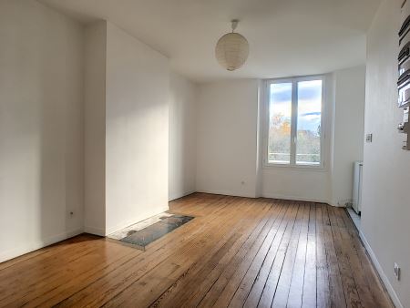 Appartement à louer - 2 pièces - 36 m2 - SENS - 89 - BOURGOGNE