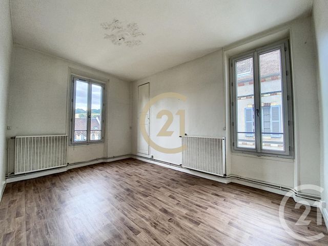 Appartement F3 à louer - 3 pièces - 74.0 m2 - VILLENEUVE SUR YONNE - 89 - BOURGOGNE - Century 21 Martinot Immobilier