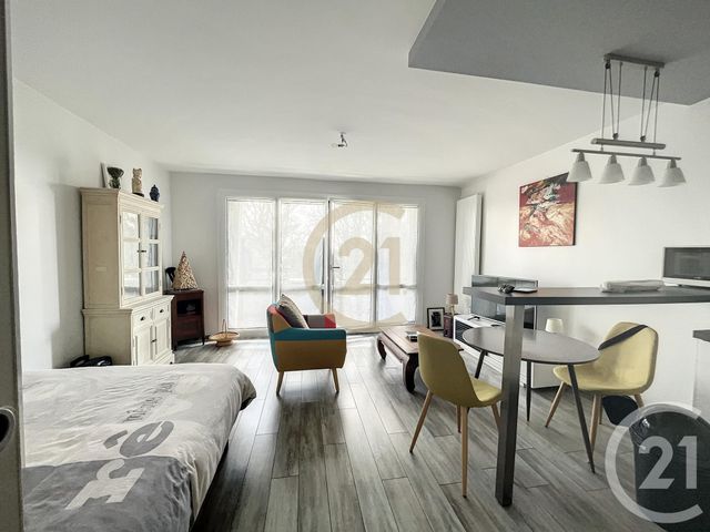 Appartement F1 à louer - 1 pièce - 30.0 m2 - SENS - 89 - BOURGOGNE - Century 21 Martinot Immobilier