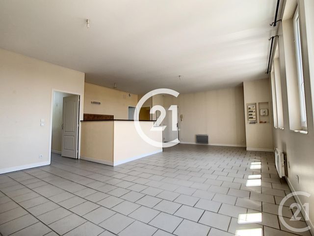 Appartement F3 à louer - 3 pièces - 81.0 m2 - SENS - 89 - BOURGOGNE - Century 21 Martinot Immobilier