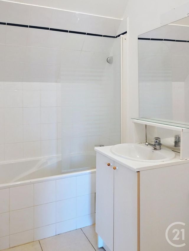 Appartement F2 à vendre - 2 pièces - 42.96 m2 - PASSY - 89 - BOURGOGNE - Century 21 Martinot Immobilier