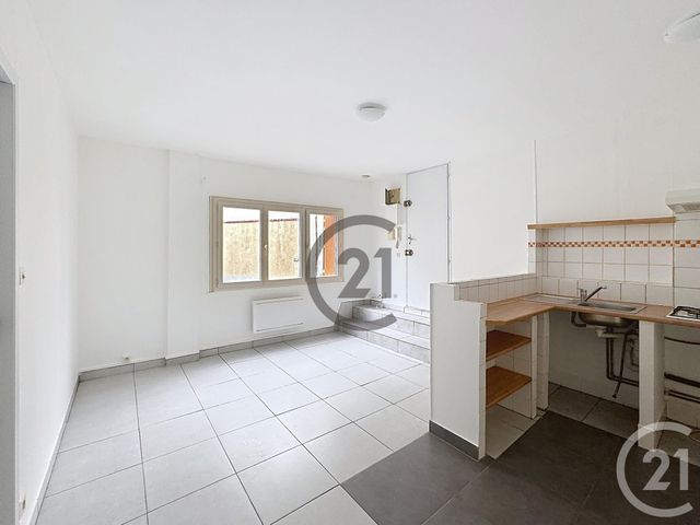Appartement F2 à louer - 2 pièces - 33.0 m2 - SENS - 89 - BOURGOGNE - Century 21 Martinot Immobilier