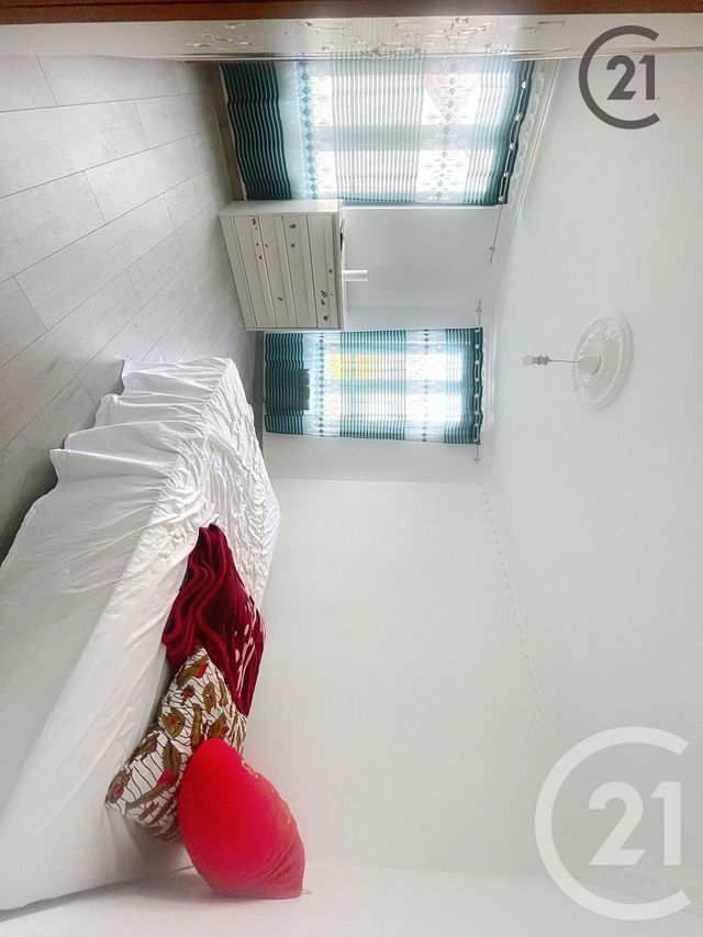 maison à louer - 4 pièces - 70.37 m2 - VILLENEUVE L ARCHEVEQUE - 89 - BOURGOGNE - Century 21 Martinot Immobilier