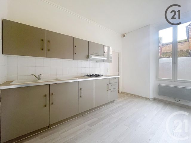 Appartement à louer - 3 pièces - 69.0 m2 - VILLENEUVE SUR YONNE - 89 - BOURGOGNE - Century 21 Martinot Immobilier