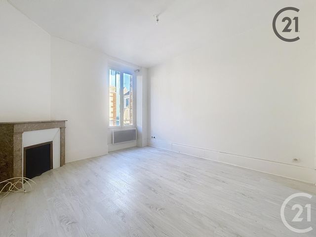 Appartement à louer - 3 pièces - 69.0 m2 - VILLENEUVE SUR YONNE - 89 - BOURGOGNE - Century 21 Martinot Immobilier
