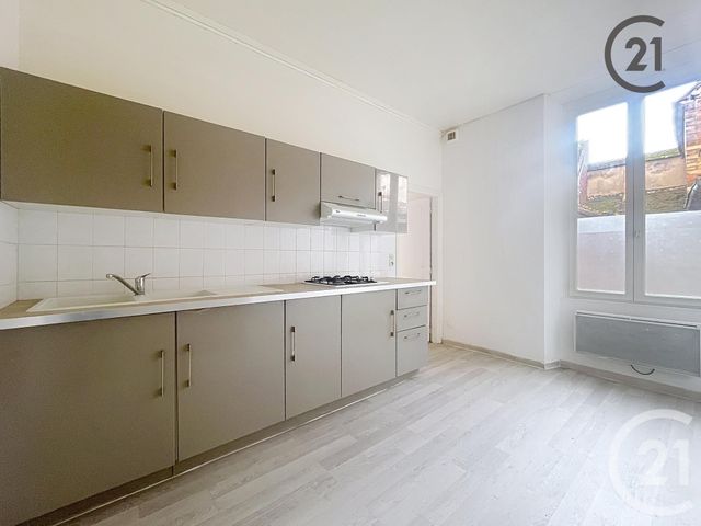 Appartement à louer - 3 pièces - 69.0 m2 - VILLENEUVE SUR YONNE - 89 - BOURGOGNE - Century 21 Martinot Immobilier