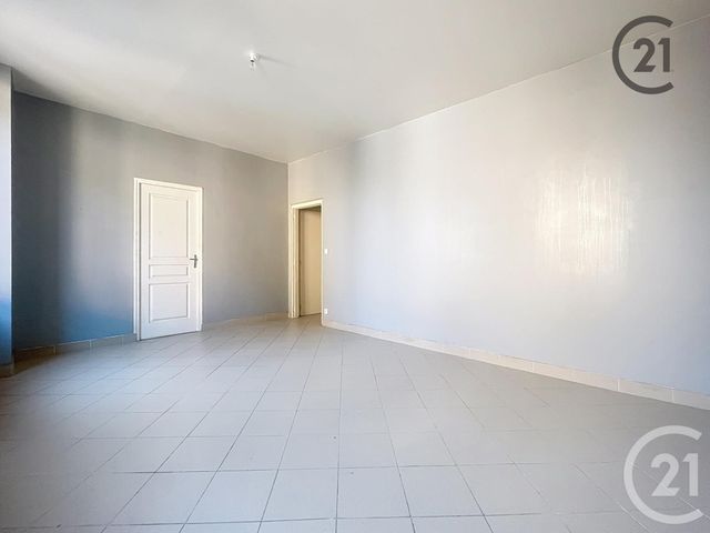 Appartement F1 à louer - 1 pièce - 37.0 m2 - VILLENEUVE SUR YONNE - 89 - BOURGOGNE - Century 21 Martinot Immobilier