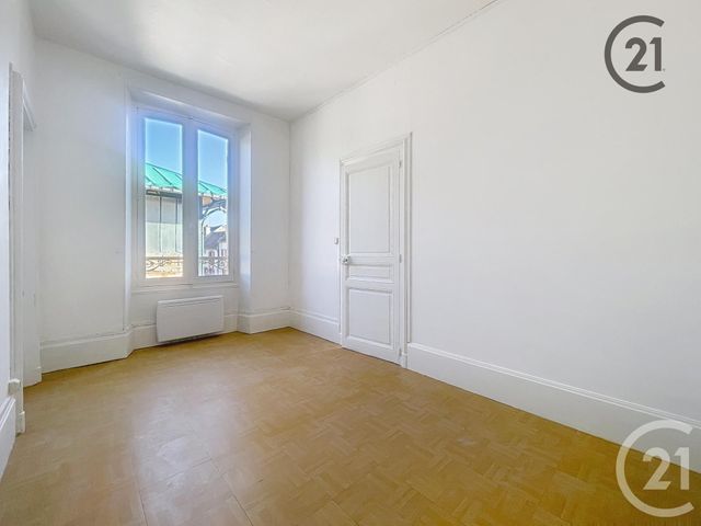 Appartement F2 bis à louer - 3 pièces - 62.0 m2 - VILLENEUVE SUR YONNE - 89 - BOURGOGNE - Century 21 Martinot Immobilier