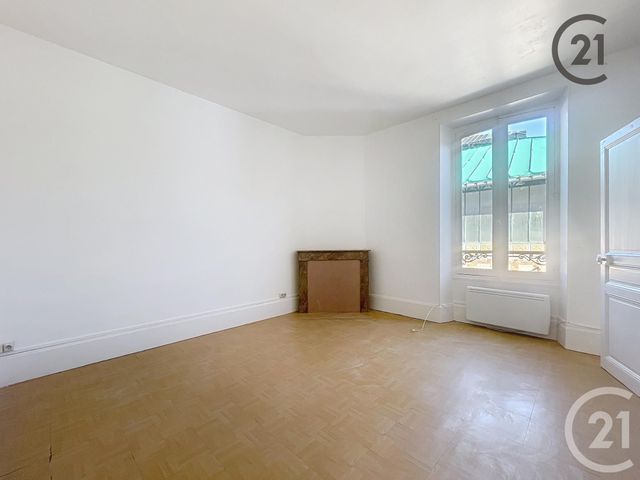 Appartement F2 bis à louer - 3 pièces - 62.0 m2 - VILLENEUVE SUR YONNE - 89 - BOURGOGNE - Century 21 Martinot Immobilier