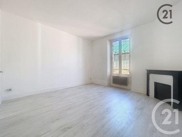 Afficher la photo en grand Appartement F2 à louer - 2 pièces - 53.0 m2 - VILLENEUVE SUR YONNE - 89 - BOURGOGNE - Century 21 Martinot Immobilier