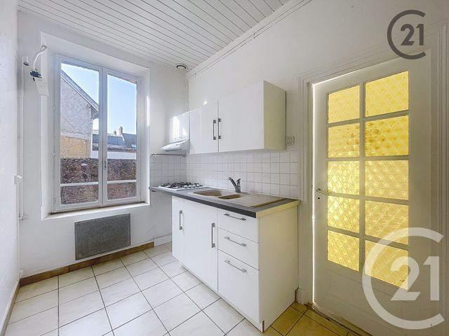 Afficher la photo en grand Appartement F2 à louer - 2 pièces - 53.0 m2 - VILLENEUVE SUR YONNE - 89 - BOURGOGNE - Century 21 Martinot Immobilier