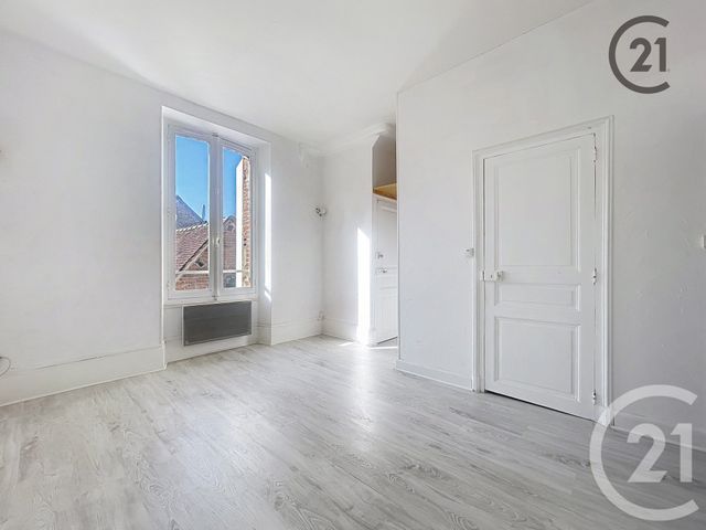 Afficher la photo en grand Appartement F2 à louer - 2 pièces - 53.0 m2 - VILLENEUVE SUR YONNE - 89 - BOURGOGNE - Century 21 Martinot Immobilier