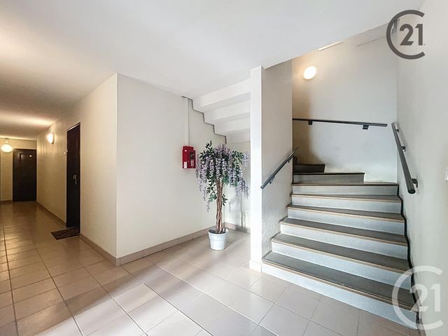 Appartement F2 bis à vendre - 2 pièces - 54.43 m2 - VILLENEUVE SUR YONNE - 89 - BOURGOGNE - Century 21 Martinot Immobilier