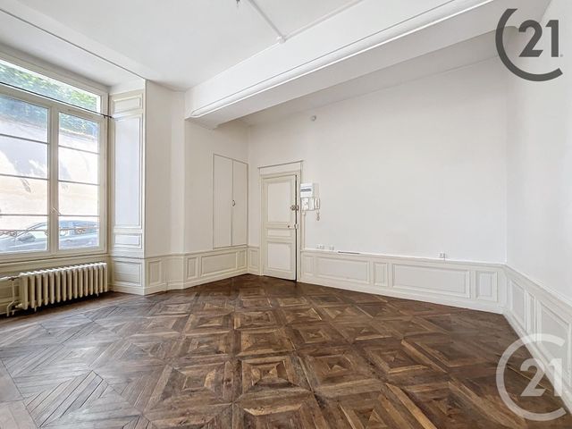 Appartement F1 bis à louer - 2 pièces - 36.0 m2 - SENS - 89 - BOURGOGNE - Century 21 Martinot Immobilier