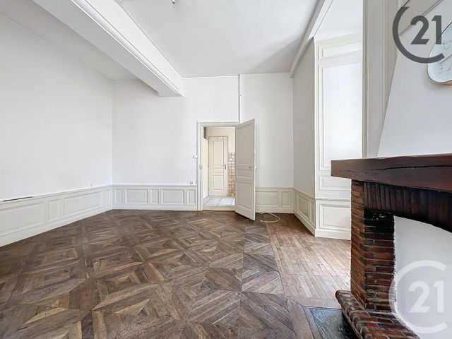 Appartement F1 bis à louer - 2 pièces - 36.0 m2 - SENS - 89 - BOURGOGNE - Century 21 Martinot Immobilier