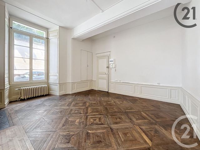 Appartement F1 bis à louer - 2 pièces - 36.0 m2 - SENS - 89 - BOURGOGNE - Century 21 Martinot Immobilier