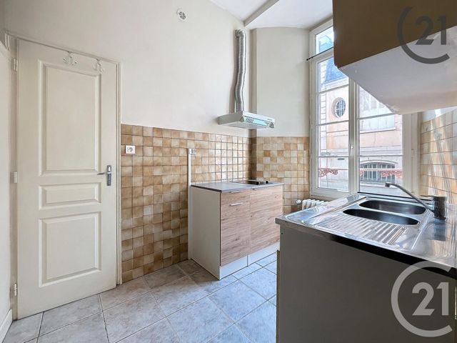 Appartement F1 bis à louer - 2 pièces - 36.0 m2 - SENS - 89 - BOURGOGNE - Century 21 Martinot Immobilier