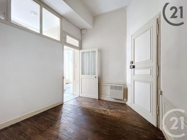 Appartement F1 bis à louer - 2 pièces - 36.0 m2 - SENS - 89 - BOURGOGNE - Century 21 Martinot Immobilier