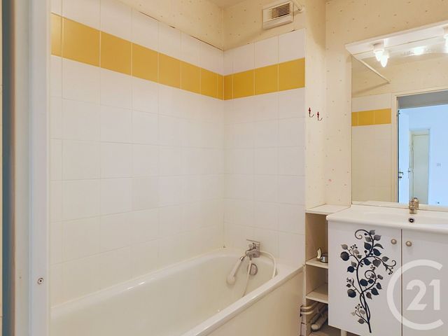 Appartement F2 à vendre - 2 pièces - 47.58 m2 - VILLENEUVE SUR YONNE - 89 - BOURGOGNE - Century 21 Martinot Immobilier