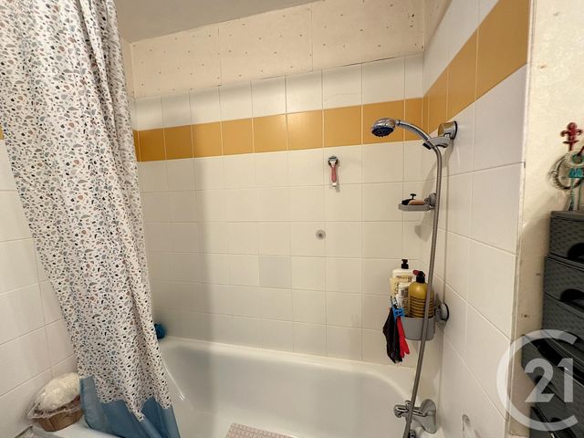 Appartement F2 à vendre - 2 pièces - 47.58 m2 - VILLENEUVE SUR YONNE - 89 - BOURGOGNE - Century 21 Martinot Immobilier