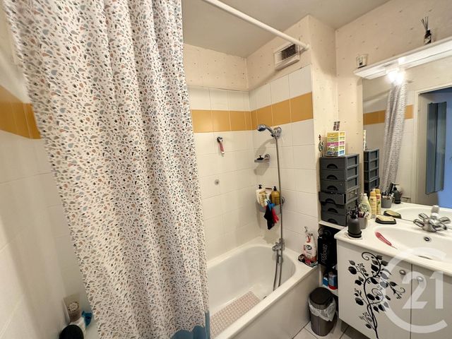 Appartement F2 à vendre - 2 pièces - 47.58 m2 - VILLENEUVE SUR YONNE - 89 - BOURGOGNE - Century 21 Martinot Immobilier