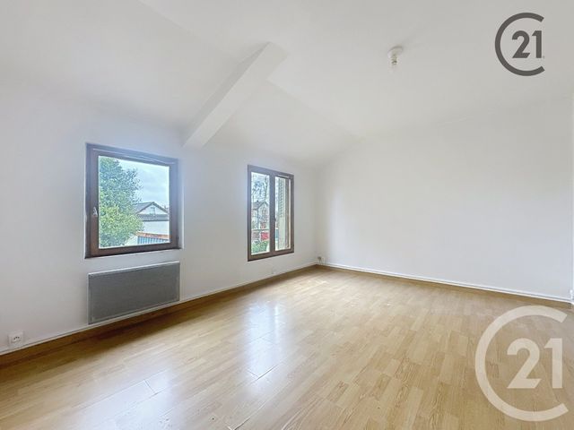 Appartement F3 à louer - 3 pièces - 65.0 m2 - VILLENEUVE SUR YONNE - 89 - BOURGOGNE - Century 21 Martinot Immobilier