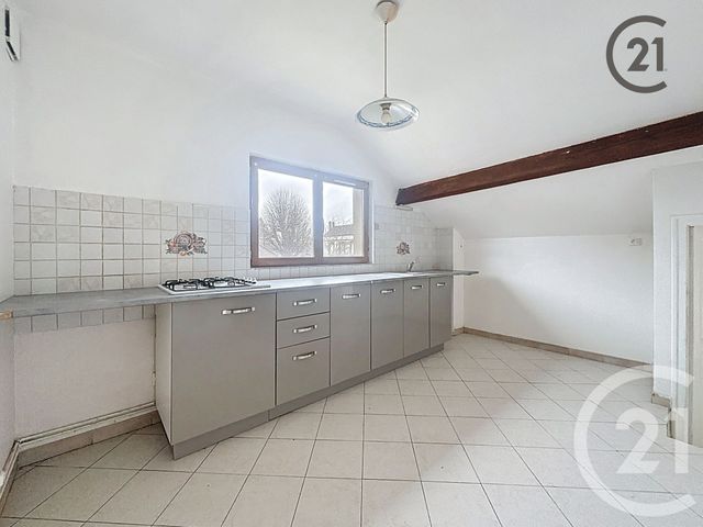 Appartement F3 à louer - 3 pièces - 65.0 m2 - VILLENEUVE SUR YONNE - 89 - BOURGOGNE - Century 21 Martinot Immobilier