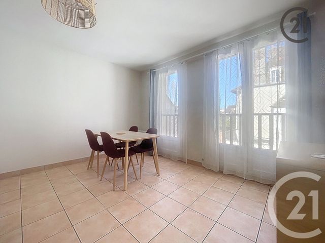 Appartement F2 à louer - 2 pièces - 45.0 m2 - SENS - 89 - BOURGOGNE - Century 21 Martinot Immobilier
