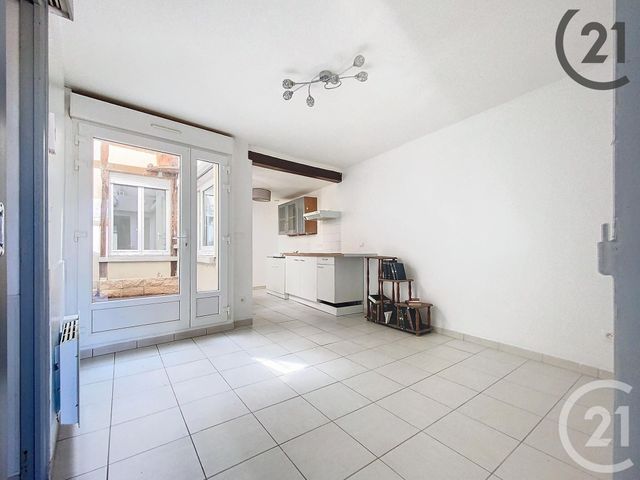 Appartement F3 à louer - 3 pièces - 45.0 m2 - SENS - 89 - BOURGOGNE - Century 21 Martinot Immobilier