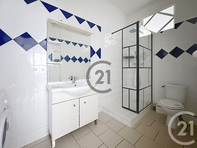 Appartement à louer - 2 pièces - 46.26 m2 - VILLENEUVE SUR YONNE - 89 - BOURGOGNE - Century 21 Martinot Immobilier