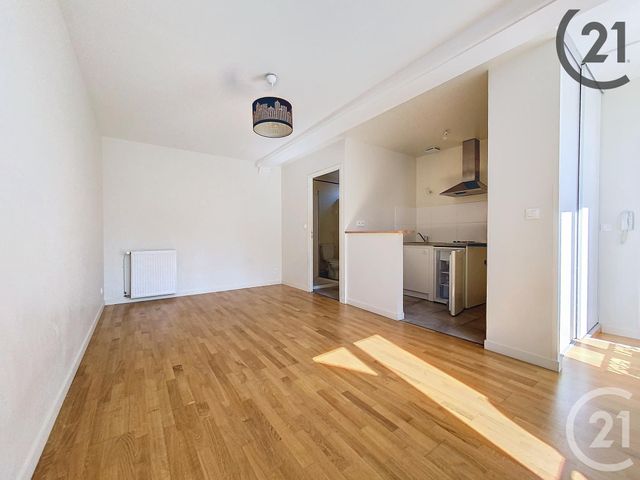 Appartement F1 à louer - 1 pièce - 27.5 m2 - SENS - 89 - BOURGOGNE - Century 21 Martinot Immobilier