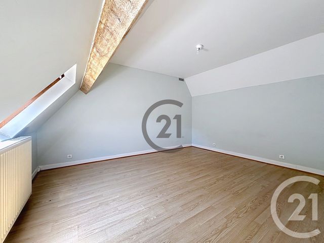 Appartement à louer - 2 pièces - 59.0 m2 - ST JULIEN DU SAULT - 89 - BOURGOGNE - Century 21 Martinot Immobilier