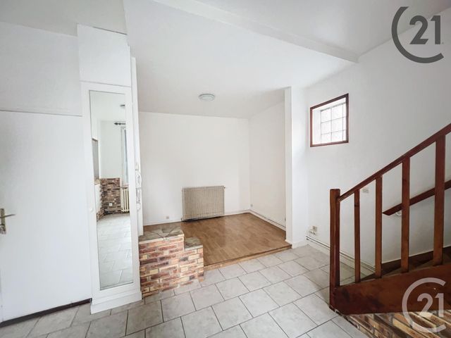Appartement F3 à louer - 3 pièces - 76.1 m2 - VILLENEUVE SUR YONNE - 89 - BOURGOGNE - Century 21 Martinot Immobilier