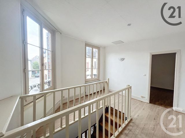 Appartement F3 à louer - 3 pièces - 76.1 m2 - VILLENEUVE SUR YONNE - 89 - BOURGOGNE - Century 21 Martinot Immobilier