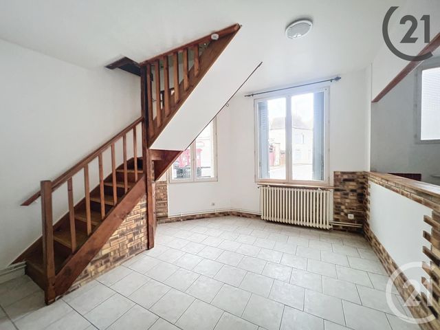Appartement F3 à louer - 3 pièces - 76.1 m2 - VILLENEUVE SUR YONNE - 89 - BOURGOGNE - Century 21 Martinot Immobilier