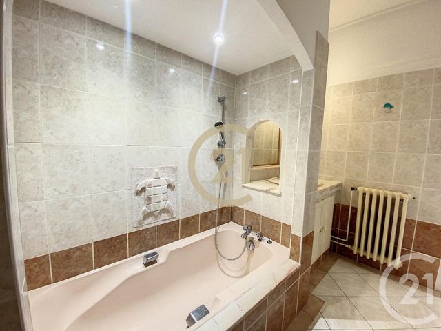 Appartement F3 à louer - 3 pièces - 76.1 m2 - VILLENEUVE SUR YONNE - 89 - BOURGOGNE - Century 21 Martinot Immobilier