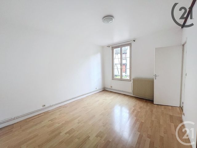 Appartement F3 à louer - 3 pièces - 76.1 m2 - VILLENEUVE SUR YONNE - 89 - BOURGOGNE - Century 21 Martinot Immobilier
