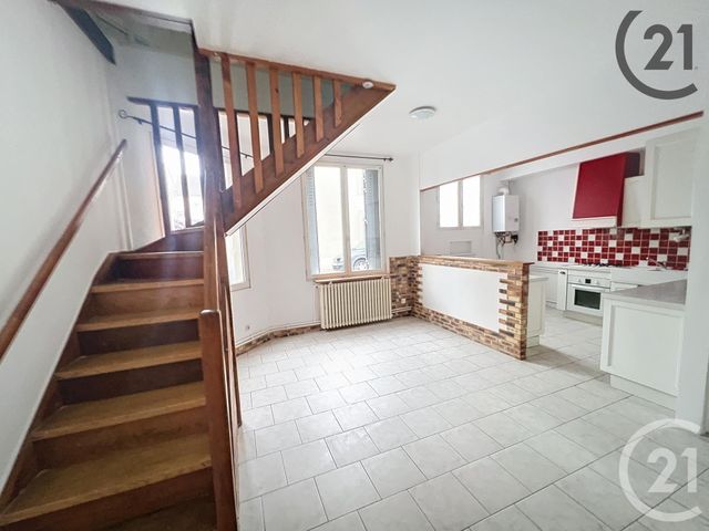Appartement F3 à louer - 3 pièces - 76.1 m2 - VILLENEUVE SUR YONNE - 89 - BOURGOGNE - Century 21 Martinot Immobilier