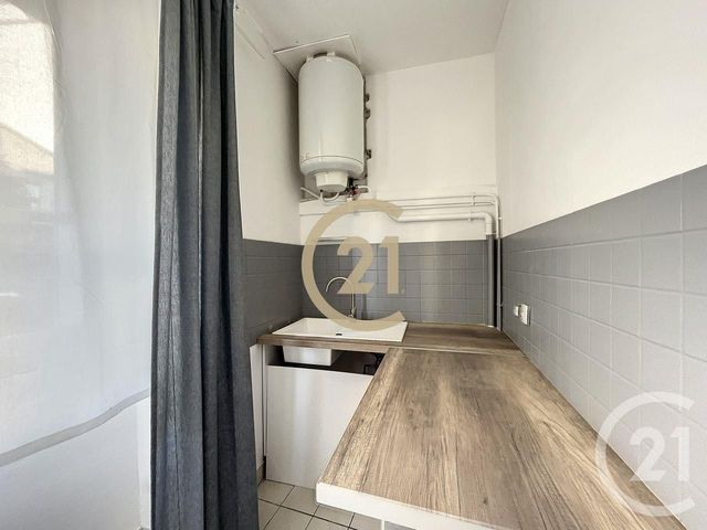 Appartement F1 à louer - 1 pièce - 24.0 m2 - SENS - 89 - BOURGOGNE - Century 21 Martinot Immobilier