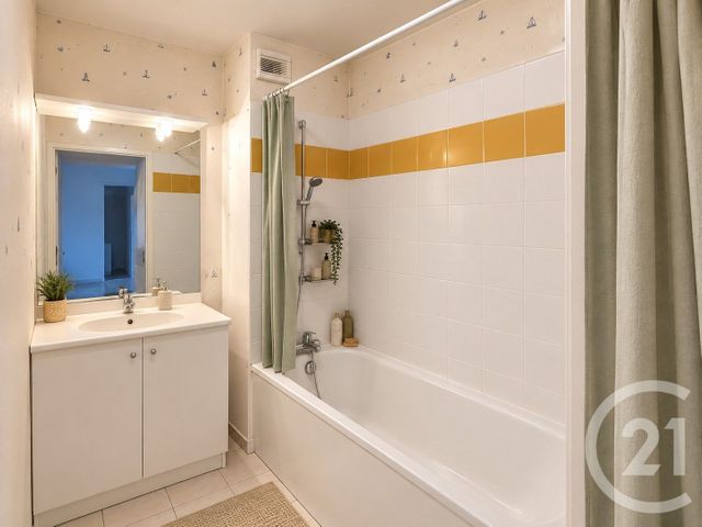Appartement T2 à vendre - 2 pièces - 47.85 m2 - VILLENEUVE SUR YONNE - 89 - BOURGOGNE - Century 21 Martinot Immobilier