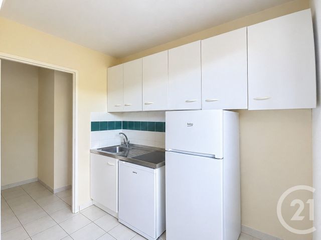 Appartement T2 à vendre - 2 pièces - 47.85 m2 - VILLENEUVE SUR YONNE - 89 - BOURGOGNE - Century 21 Martinot Immobilier