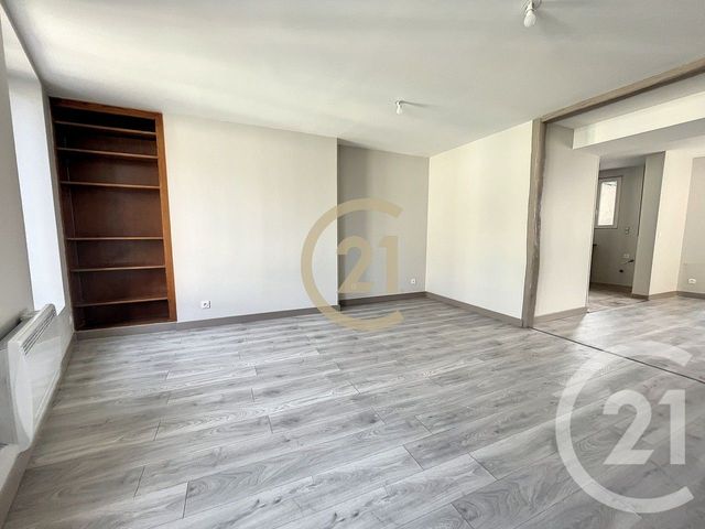 Appartement à louer - 2 pièces - 53.4 m2 - VILLENEUVE SUR YONNE - 89 - BOURGOGNE - Century 21 Martinot Immobilier
