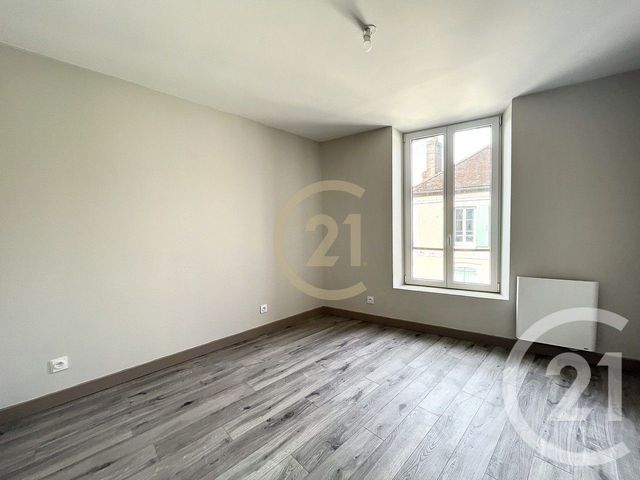 Appartement à louer - 2 pièces - 53.4 m2 - VILLENEUVE SUR YONNE - 89 - BOURGOGNE - Century 21 Martinot Immobilier